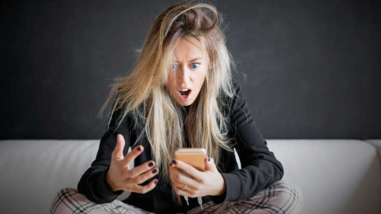 How to Text Your Ex Without Seeming Desperate [4 Rules]