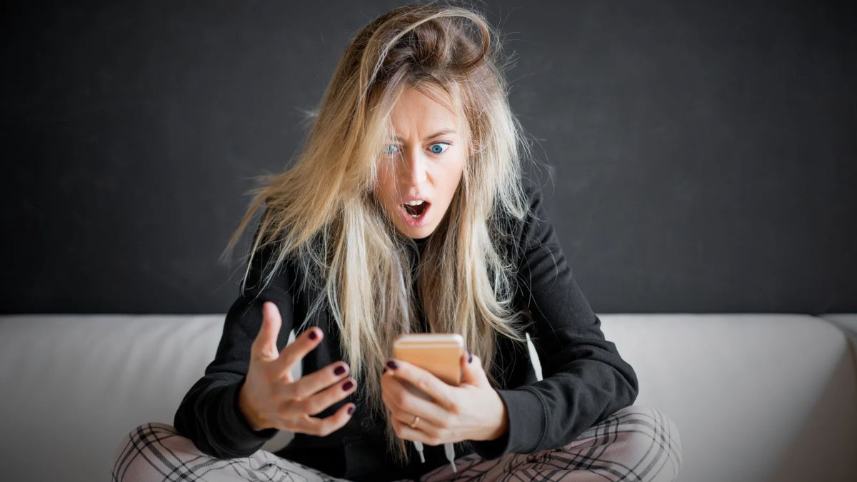 How to Text Your Ex Without Seeming Desperate [4 Rules]
