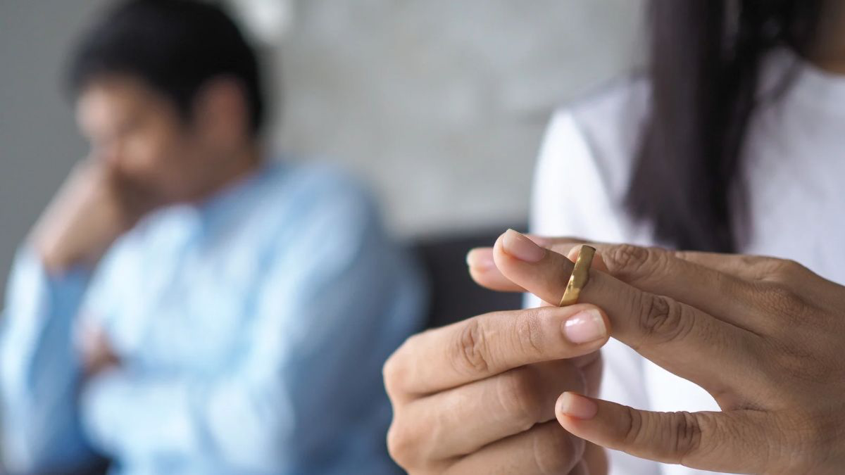 Why Breakups Hurt the Dumper: The Psychology Explained