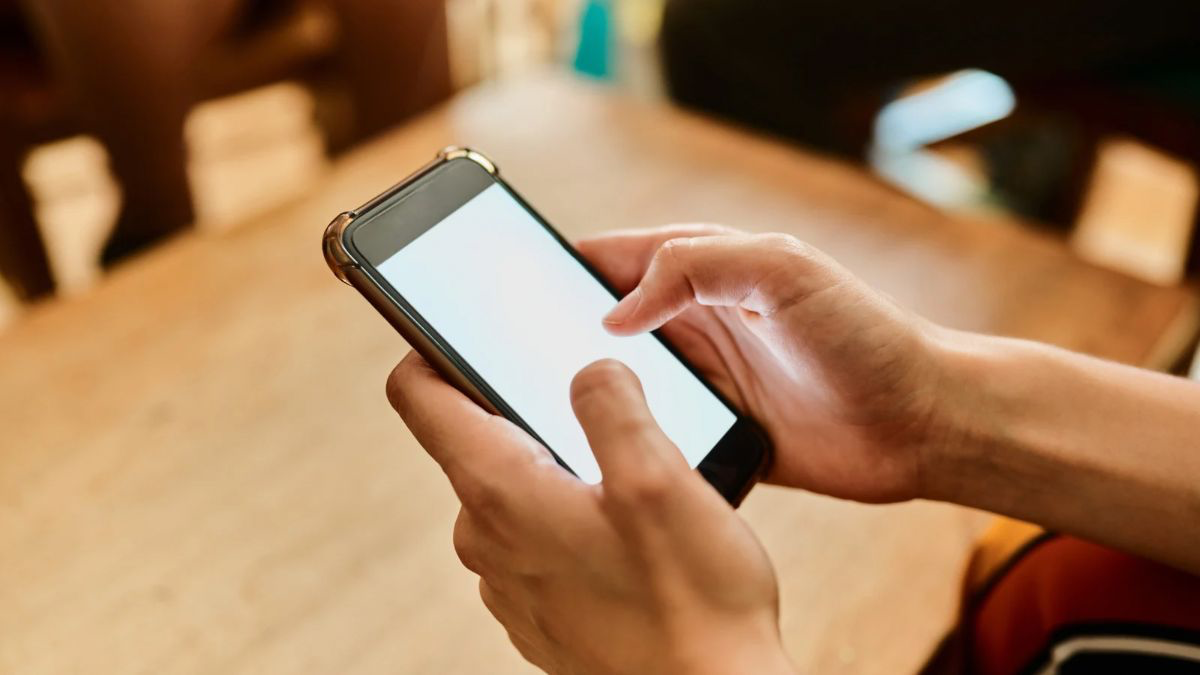 One-Word Texts from Her: What Do They Really Mean?