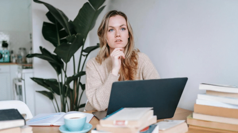 Why He Texts You Daily If He Doesn’t Like You