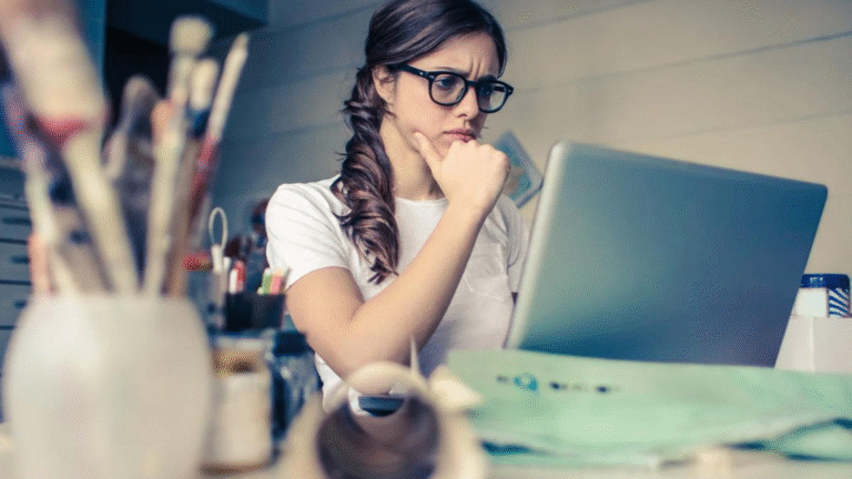 Is Dry Texting a Sign of Losing Interest?