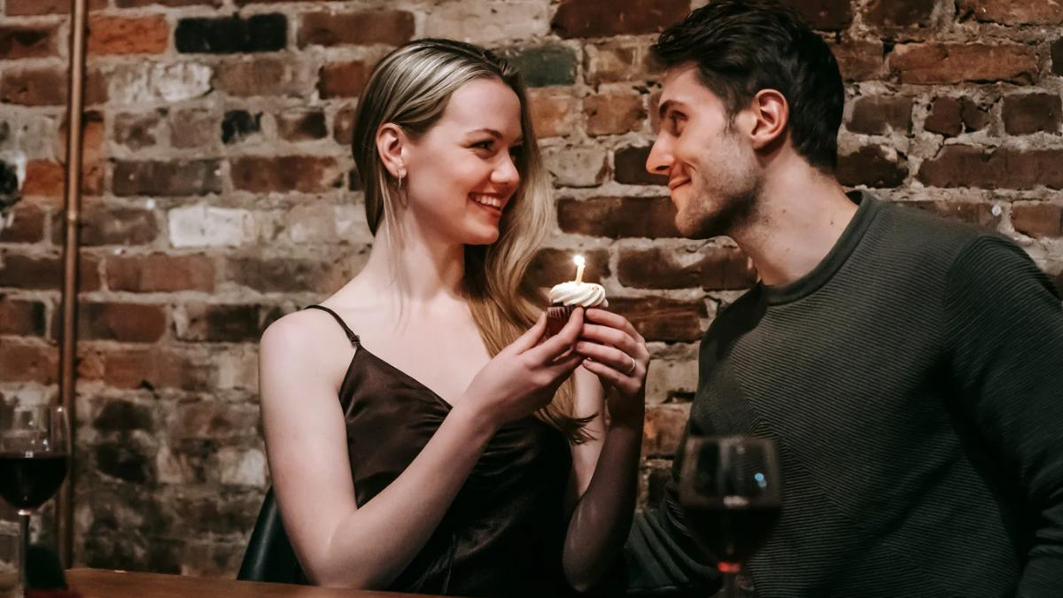 Best First Text After a Date: 15 Examples She’ll Love