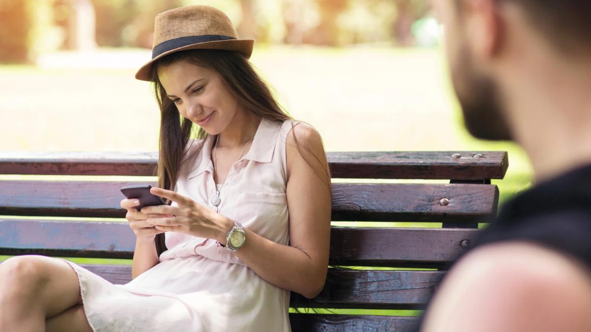 25 Best Morning Texts to Make Her Smile