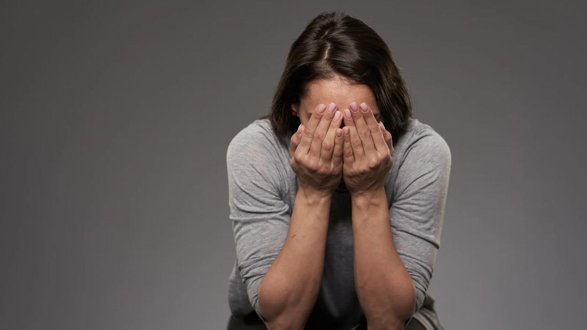 Stop Texting Your Ex: 7 Toxic Habits That Keep You Stuck